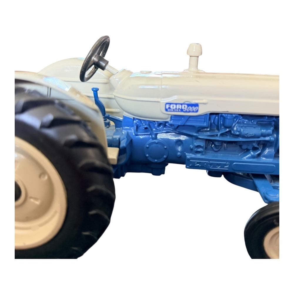 Ertl Ford 5000 Diesel Tractor 1/16 Scale Toy Blue Cream Diecast VTG Farm Good - Picture 6 of 13